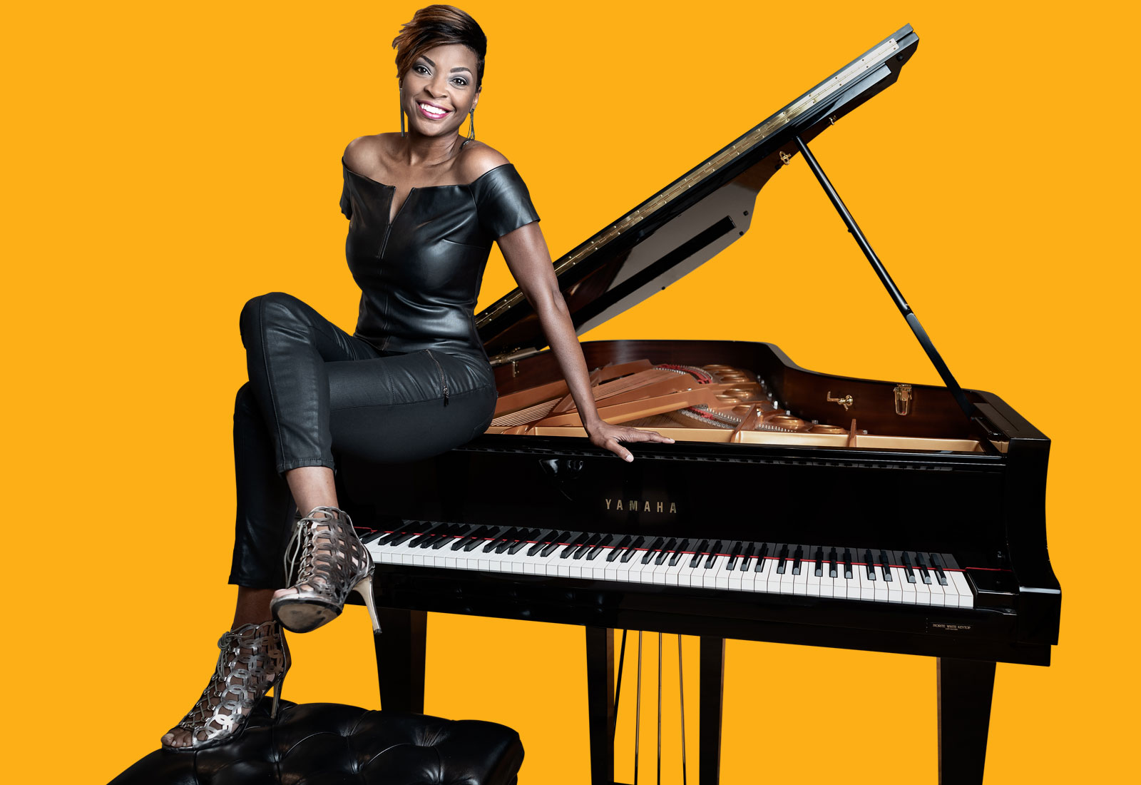 Jade Simmons on piano showcasing personal branding